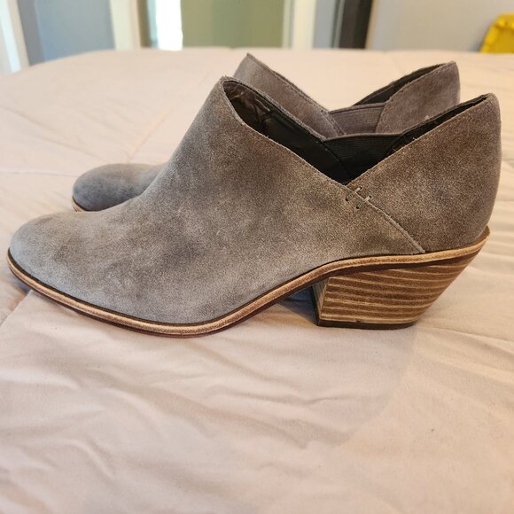 Vince Camuto Grey Suede Ankle Booties Boots Shoes - Picture 1 of 12